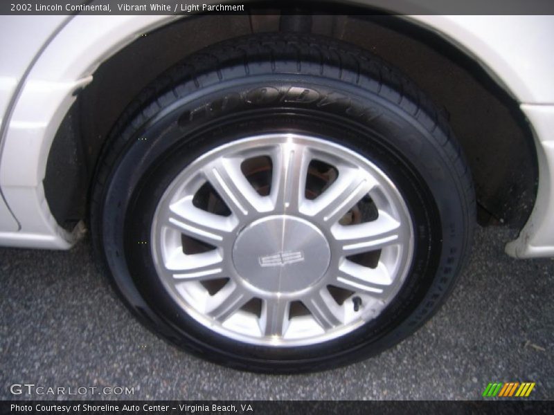 Vibrant White / Light Parchment 2002 Lincoln Continental