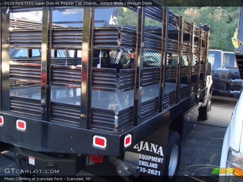 Oxford White / Medium Stone 2010 Ford F350 Super Duty XL Regular Cab Chassis