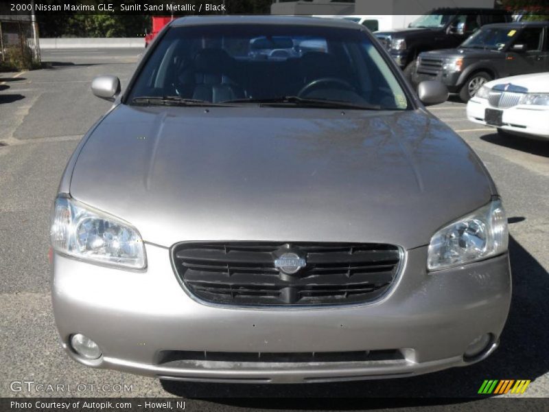 Sunlit Sand Metallic / Black 2000 Nissan Maxima GLE