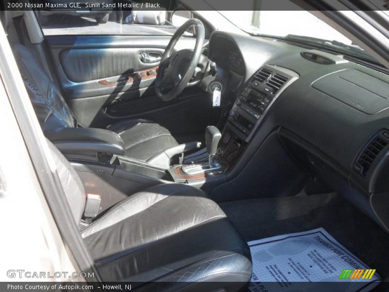 Sunlit Sand Metallic / Black 2000 Nissan Maxima GLE