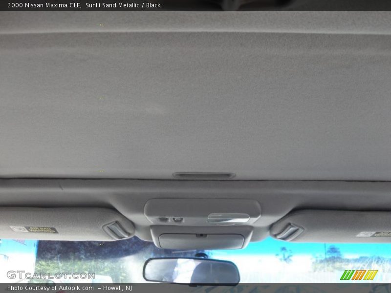 Sunlit Sand Metallic / Black 2000 Nissan Maxima GLE