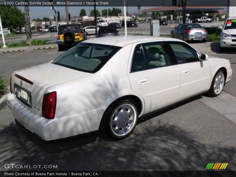 White Diamond / Neutral Shale 2000 Cadillac DeVille Sedan