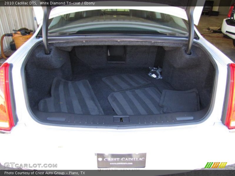 White Diamond Tri-coat / Ebony 2010 Cadillac DTS