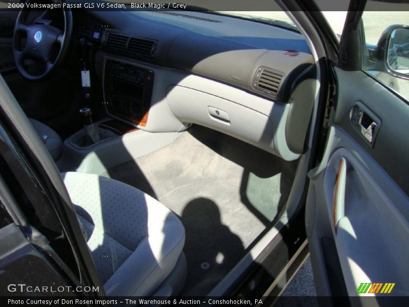 Black Magic / Grey 2000 Volkswagen Passat GLS V6 Sedan