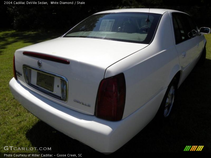 White Diamond / Shale 2004 Cadillac DeVille Sedan