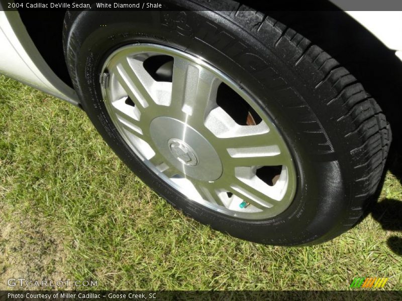 White Diamond / Shale 2004 Cadillac DeVille Sedan