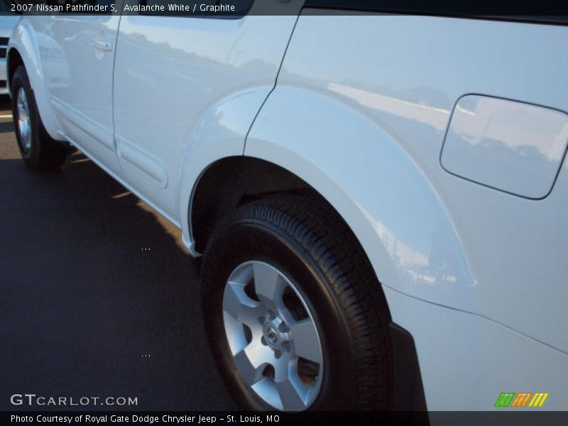 Avalanche White / Graphite 2007 Nissan Pathfinder S