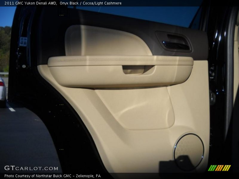 Onyx Black / Cocoa/Light Cashmere 2011 GMC Yukon Denali AWD