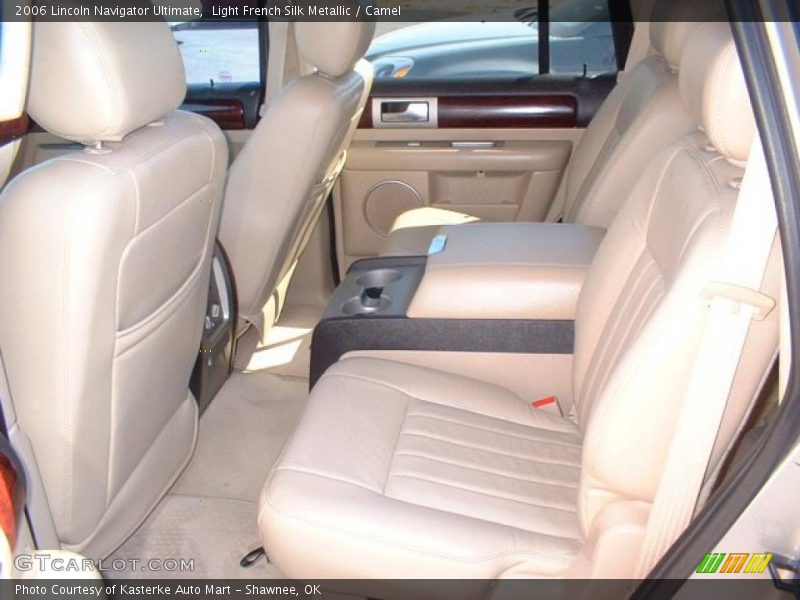 Light French Silk Metallic / Camel 2006 Lincoln Navigator Ultimate
