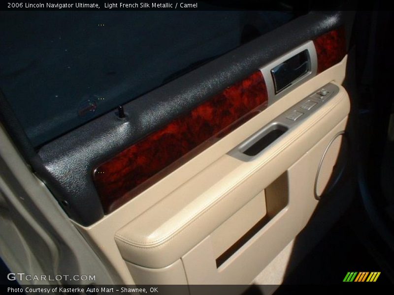 Light French Silk Metallic / Camel 2006 Lincoln Navigator Ultimate