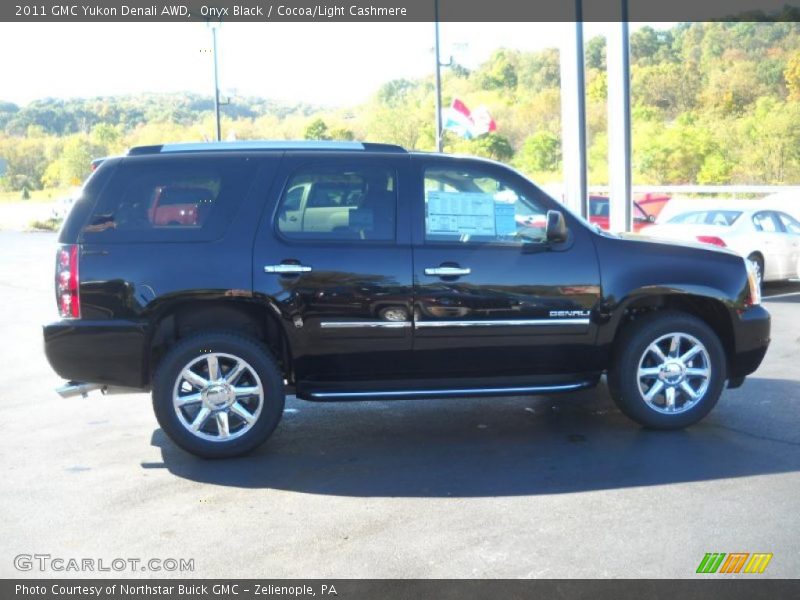 Onyx Black / Cocoa/Light Cashmere 2011 GMC Yukon Denali AWD