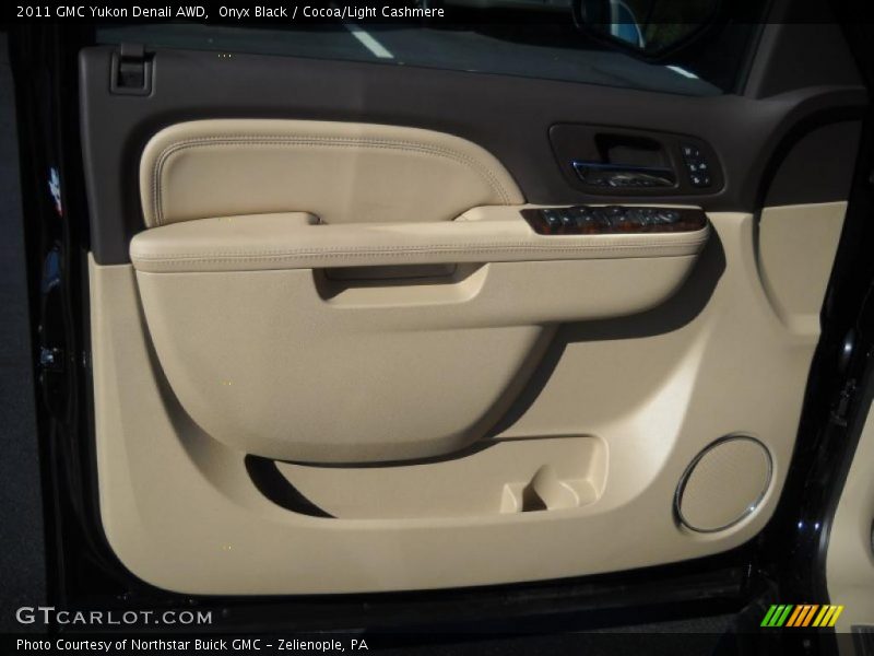 Onyx Black / Cocoa/Light Cashmere 2011 GMC Yukon Denali AWD