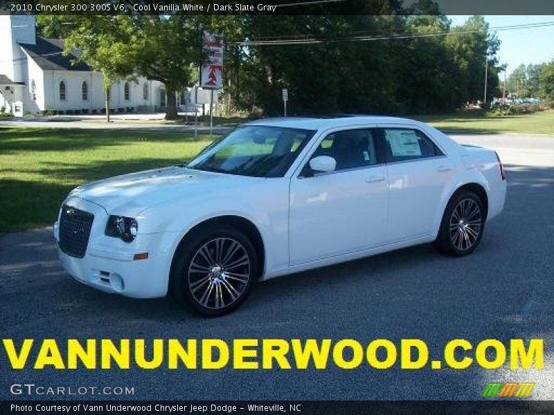 Cool Vanilla White / Dark Slate Gray 2010 Chrysler 300 300S V6
