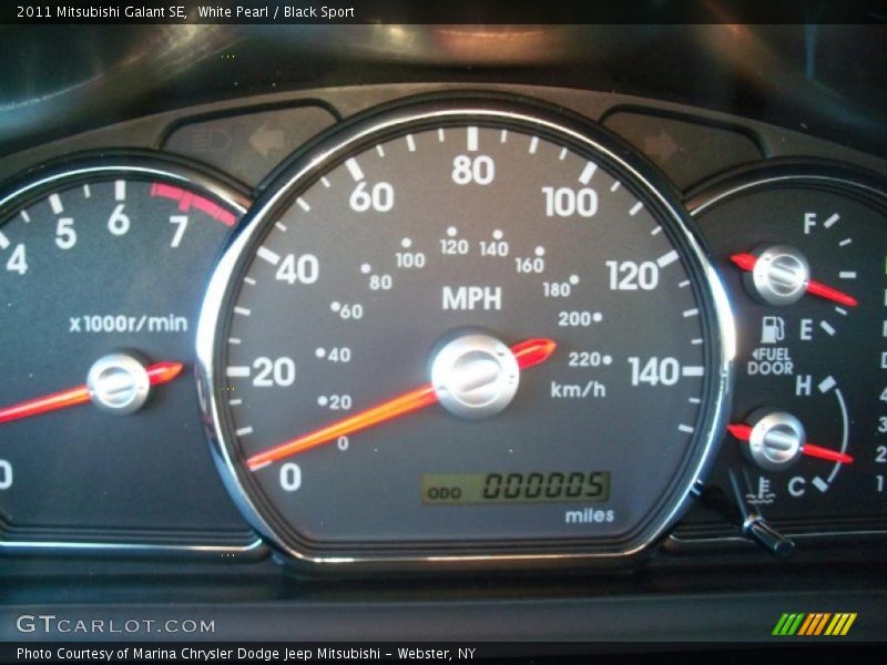 White Pearl / Black Sport 2011 Mitsubishi Galant SE
