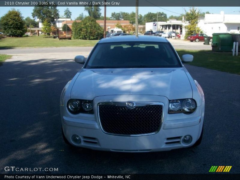 Cool Vanilla White / Dark Slate Gray 2010 Chrysler 300 300S V6