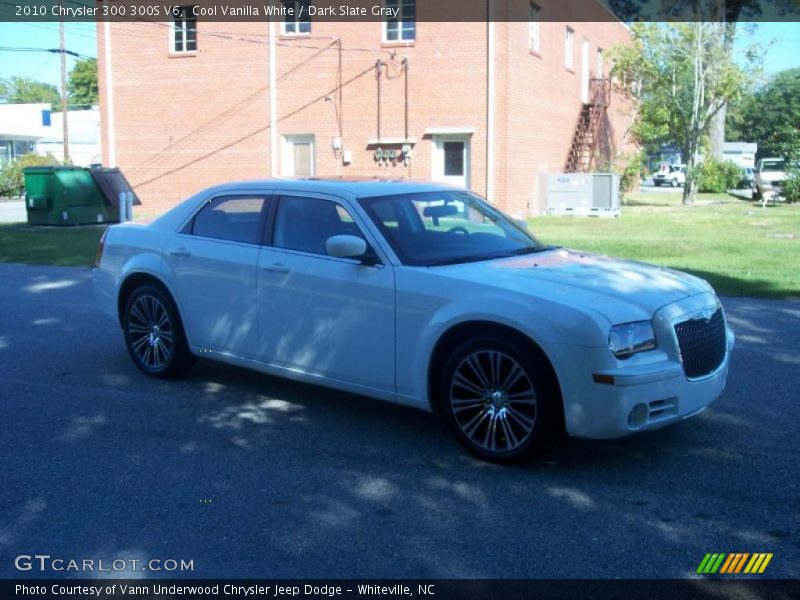 Cool Vanilla White / Dark Slate Gray 2010 Chrysler 300 300S V6