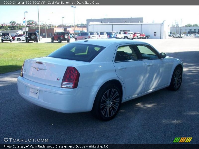 Cool Vanilla White / Dark Slate Gray 2010 Chrysler 300 300S V6