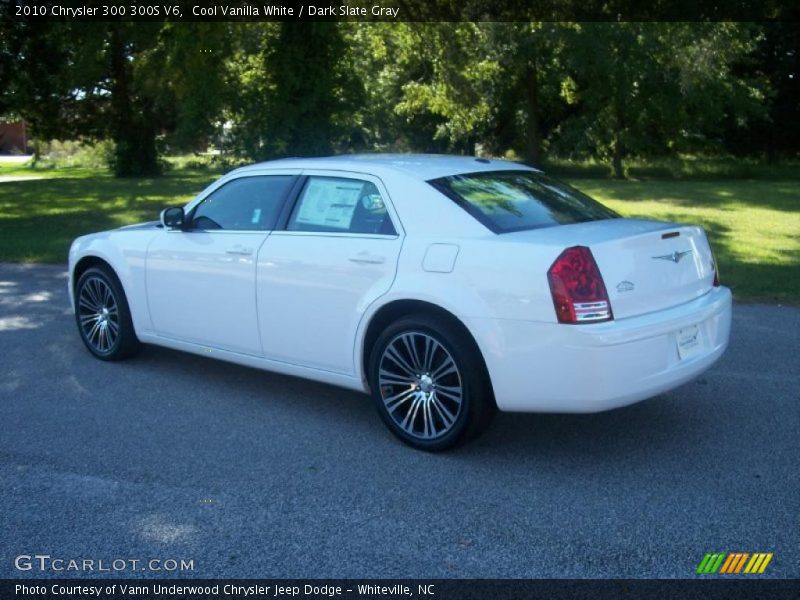 Cool Vanilla White / Dark Slate Gray 2010 Chrysler 300 300S V6