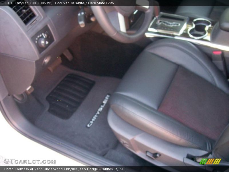 Cool Vanilla White / Dark Slate Gray 2010 Chrysler 300 300S V6