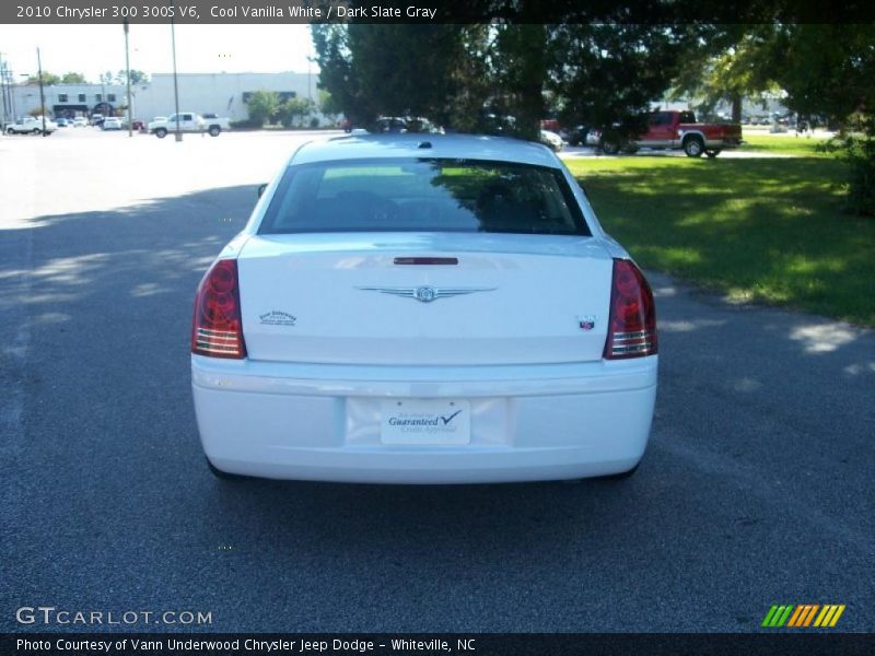 Cool Vanilla White / Dark Slate Gray 2010 Chrysler 300 300S V6