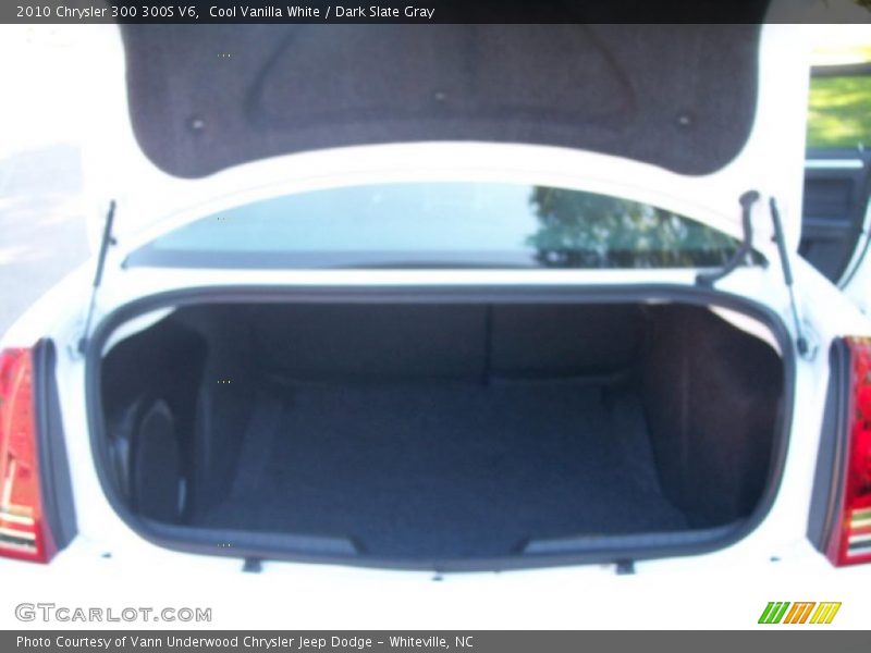 Cool Vanilla White / Dark Slate Gray 2010 Chrysler 300 300S V6