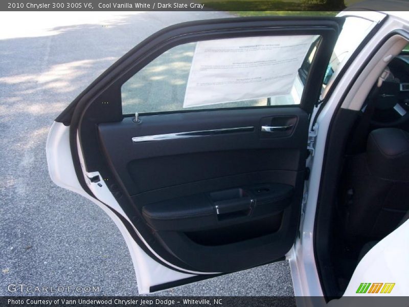 Cool Vanilla White / Dark Slate Gray 2010 Chrysler 300 300S V6