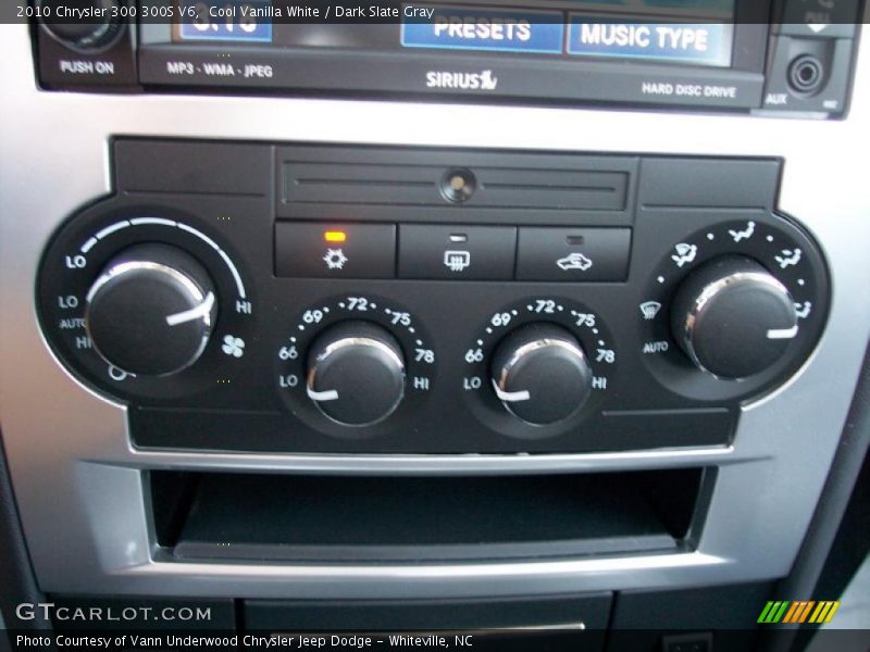 Cool Vanilla White / Dark Slate Gray 2010 Chrysler 300 300S V6