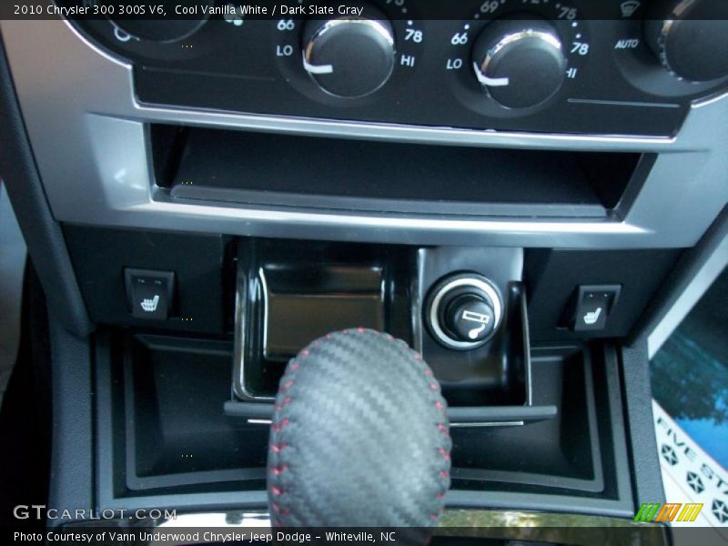 Cool Vanilla White / Dark Slate Gray 2010 Chrysler 300 300S V6