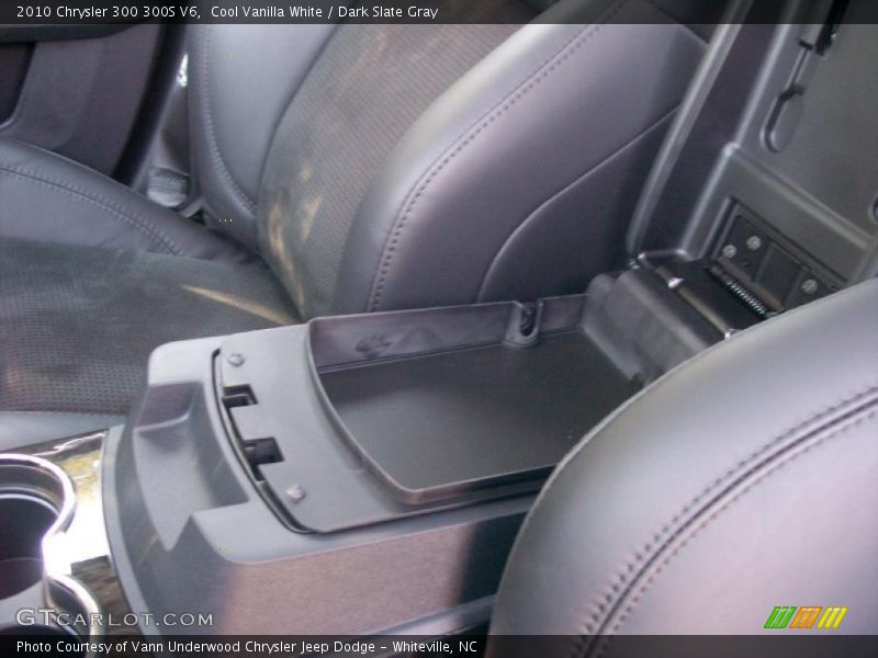 Cool Vanilla White / Dark Slate Gray 2010 Chrysler 300 300S V6