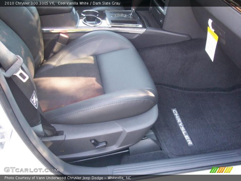 Cool Vanilla White / Dark Slate Gray 2010 Chrysler 300 300S V6