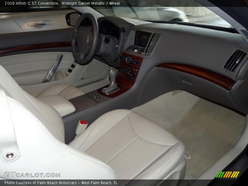 Dashboard of 2009 G 37 Convertible