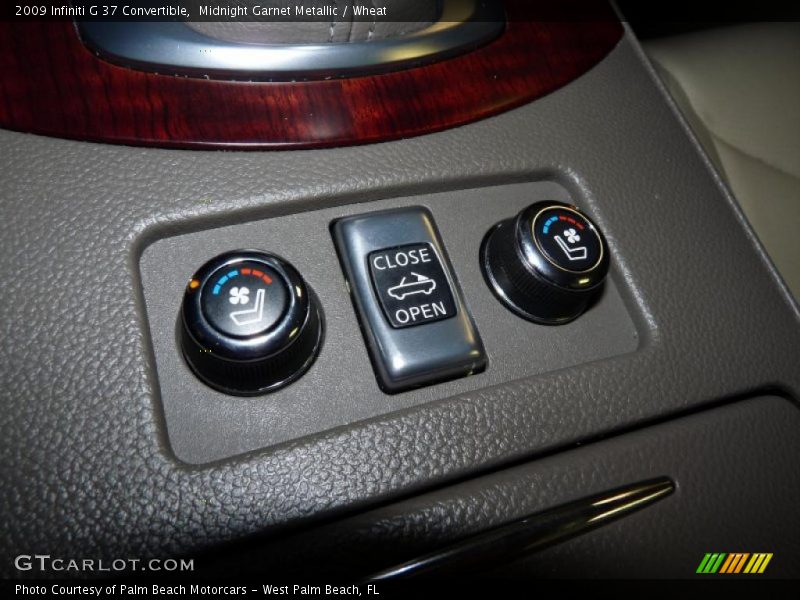 Controls of 2009 G 37 Convertible