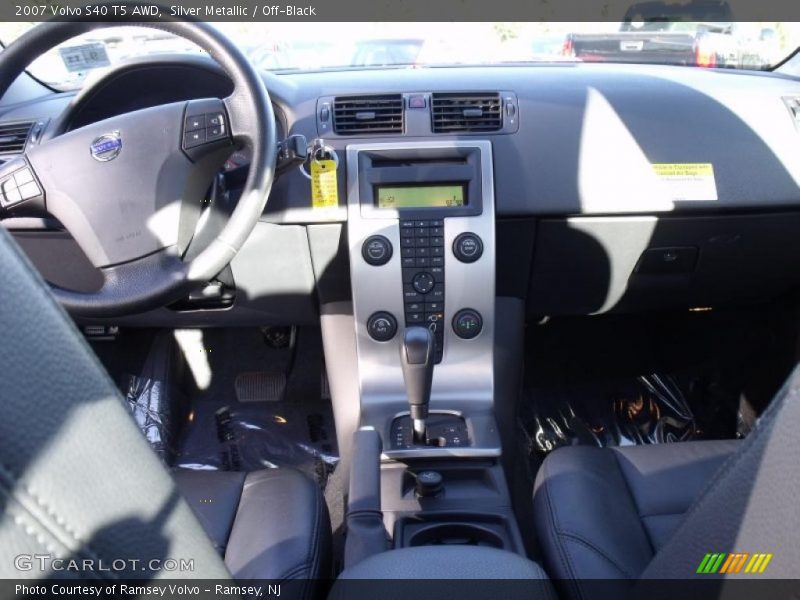 Silver Metallic / Off-Black 2007 Volvo S40 T5 AWD
