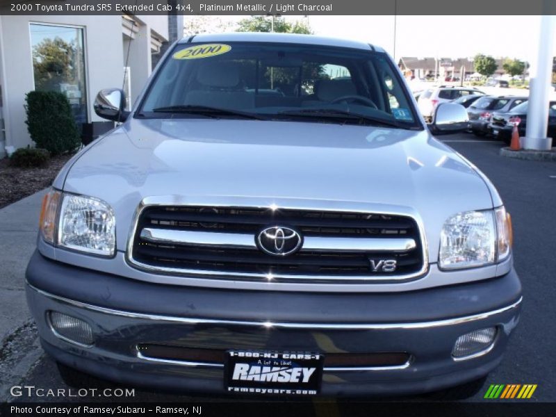 Platinum Metallic / Light Charcoal 2000 Toyota Tundra SR5 Extended Cab 4x4