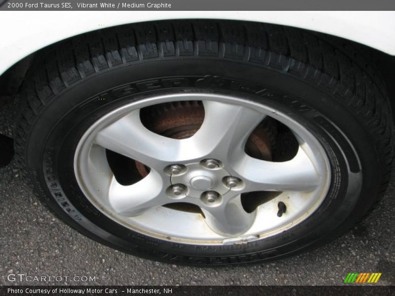Vibrant White / Medium Graphite 2000 Ford Taurus SES