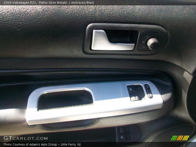 Reflex Silver Metallic / Anthracite/Black 2004 Volkswagen R32