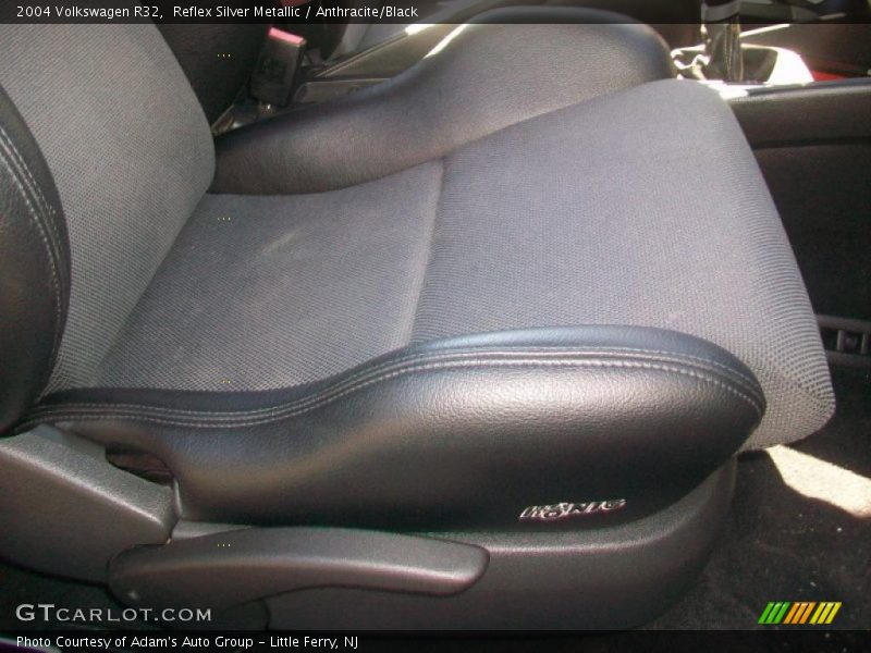 Reflex Silver Metallic / Anthracite/Black 2004 Volkswagen R32