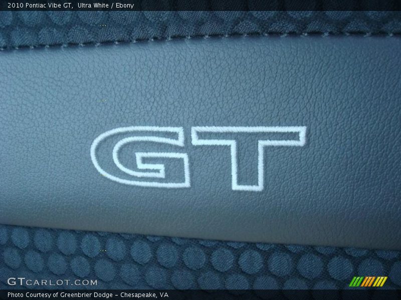 Ultra White / Ebony 2010 Pontiac Vibe GT