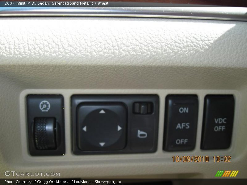 Controls of 2007 M 35 Sedan