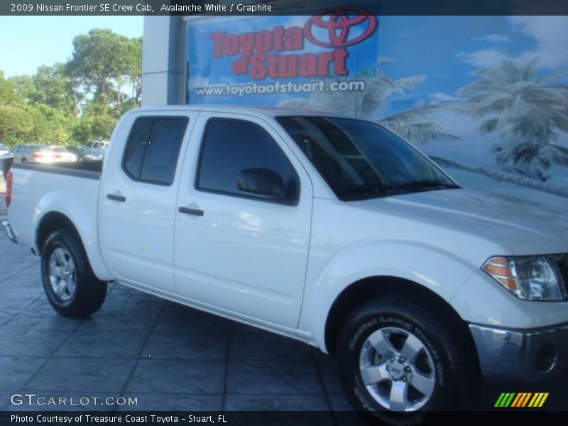 Avalanche White / Graphite 2009 Nissan Frontier SE Crew Cab