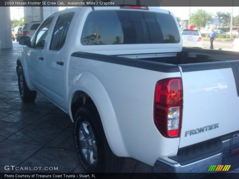 Avalanche White / Graphite 2009 Nissan Frontier SE Crew Cab