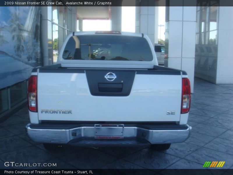 Avalanche White / Graphite 2009 Nissan Frontier SE Crew Cab