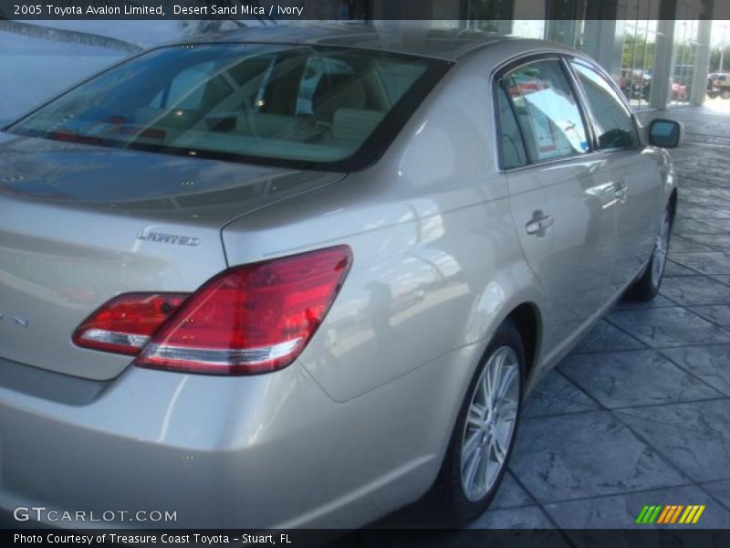 Desert Sand Mica / Ivory 2005 Toyota Avalon Limited