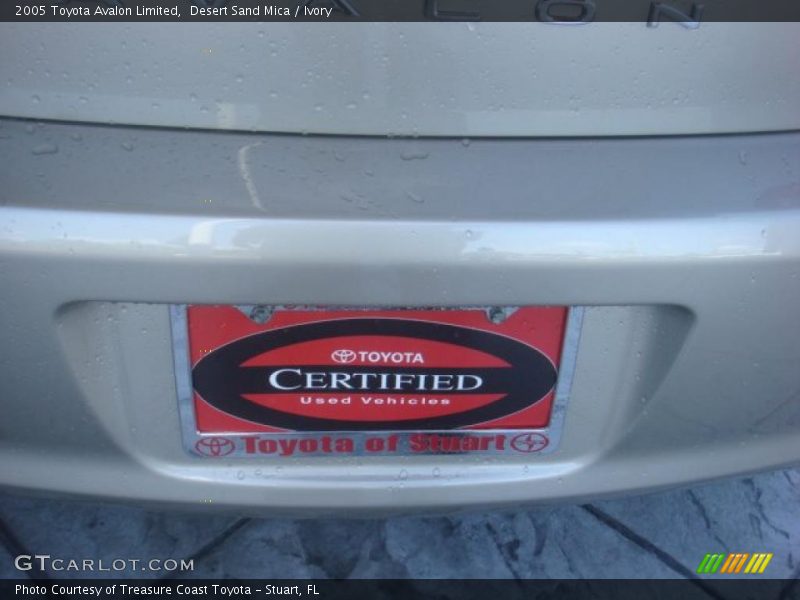 Desert Sand Mica / Ivory 2005 Toyota Avalon Limited