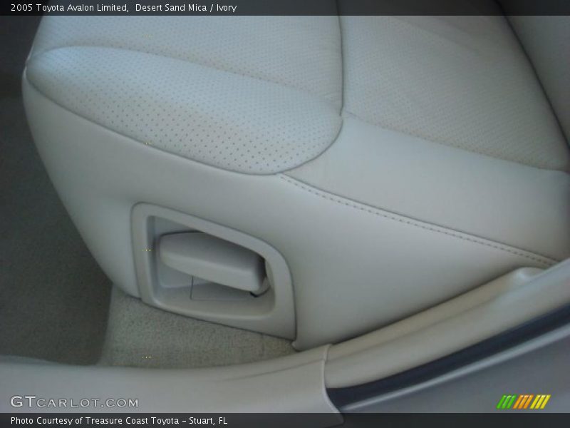 Desert Sand Mica / Ivory 2005 Toyota Avalon Limited