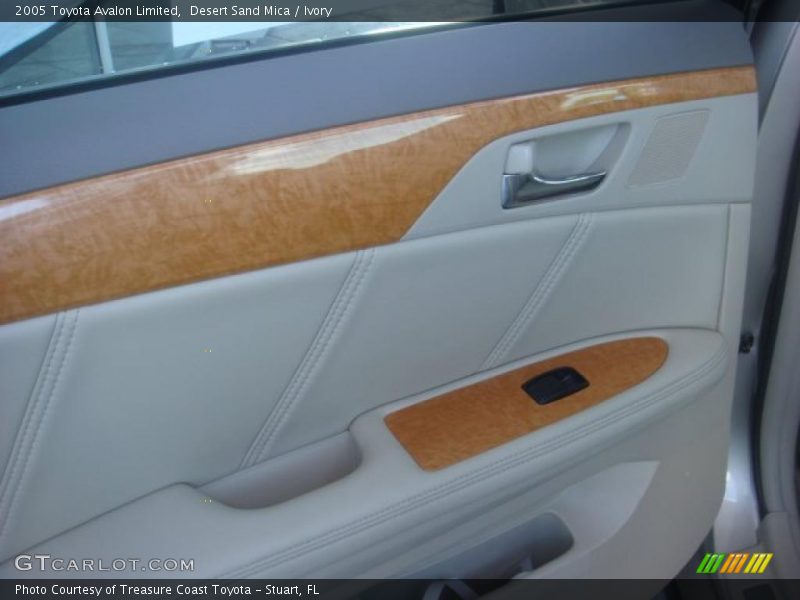 Desert Sand Mica / Ivory 2005 Toyota Avalon Limited