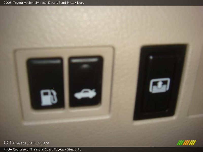 Desert Sand Mica / Ivory 2005 Toyota Avalon Limited