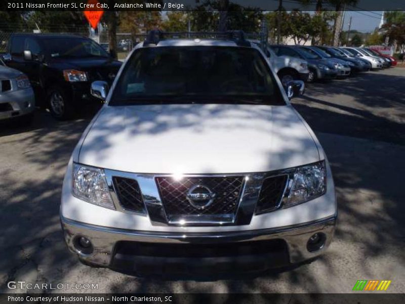 Avalanche White / Beige 2011 Nissan Frontier SL Crew Cab