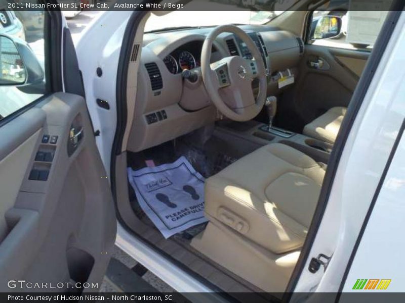 Avalanche White / Beige 2011 Nissan Frontier SL Crew Cab