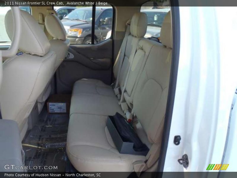 Avalanche White / Beige 2011 Nissan Frontier SL Crew Cab